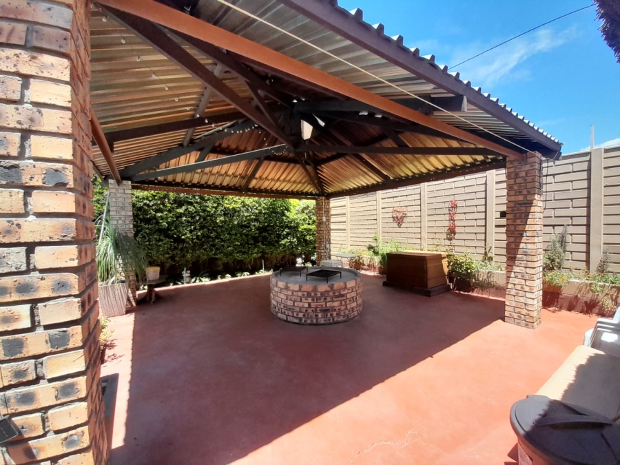 4 Bedroom Property for Sale in Protea Park North West